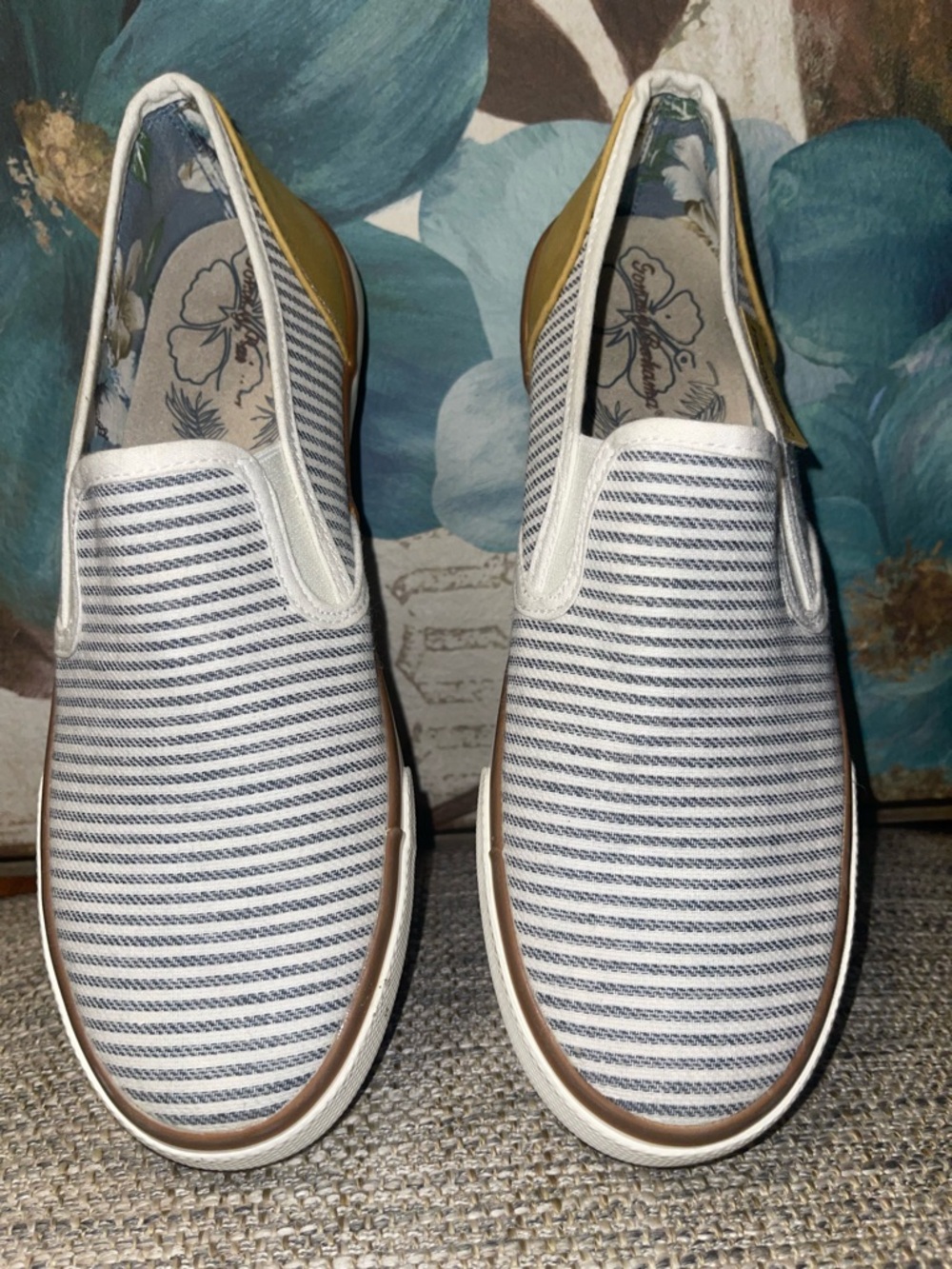 Tommy Bahama Slip on. NWOT